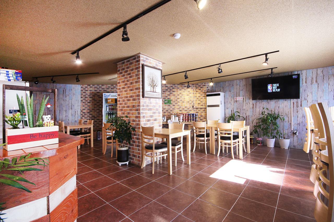 Happy Q Motel Andong Exterior foto